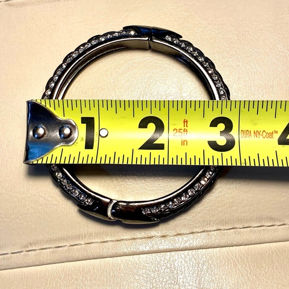 Metal base Bracelet In Black Embellished with "Crystal Stone Elements' magnetic - Picture 6 of 6